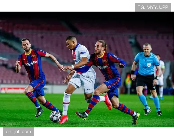 莱切测试新阵型,旨在加强由攻转守瞬间的防守落位速度 莱切测试新阵型,旨在加强由攻转守瞬间的防守落位速度